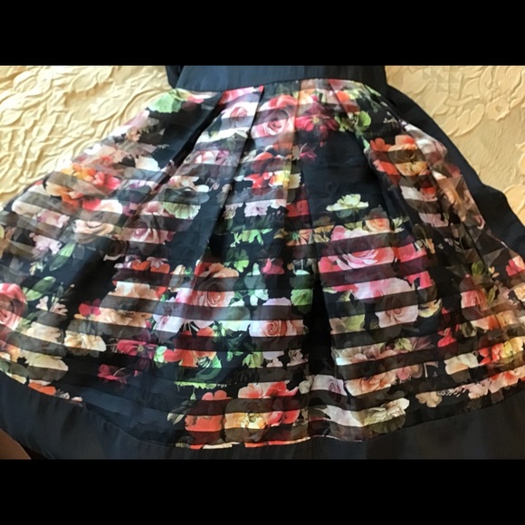 Pretty Special occasion dress $49 - Picture 3 of 6